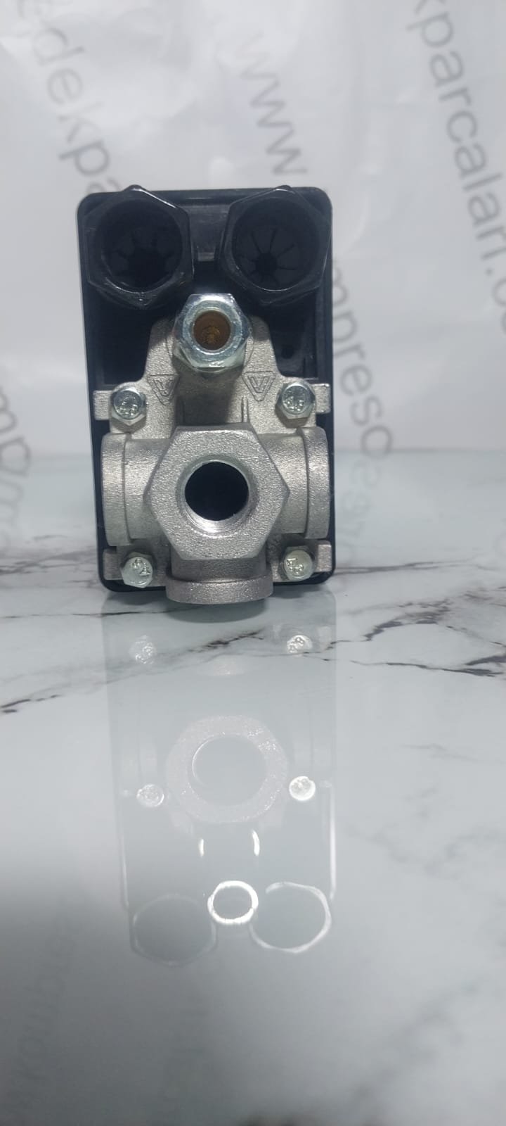 KIRMIZI BUTONLU BASINÇ ŞARTELİ 220V 1\4 GİRİŞ - Görsel 8