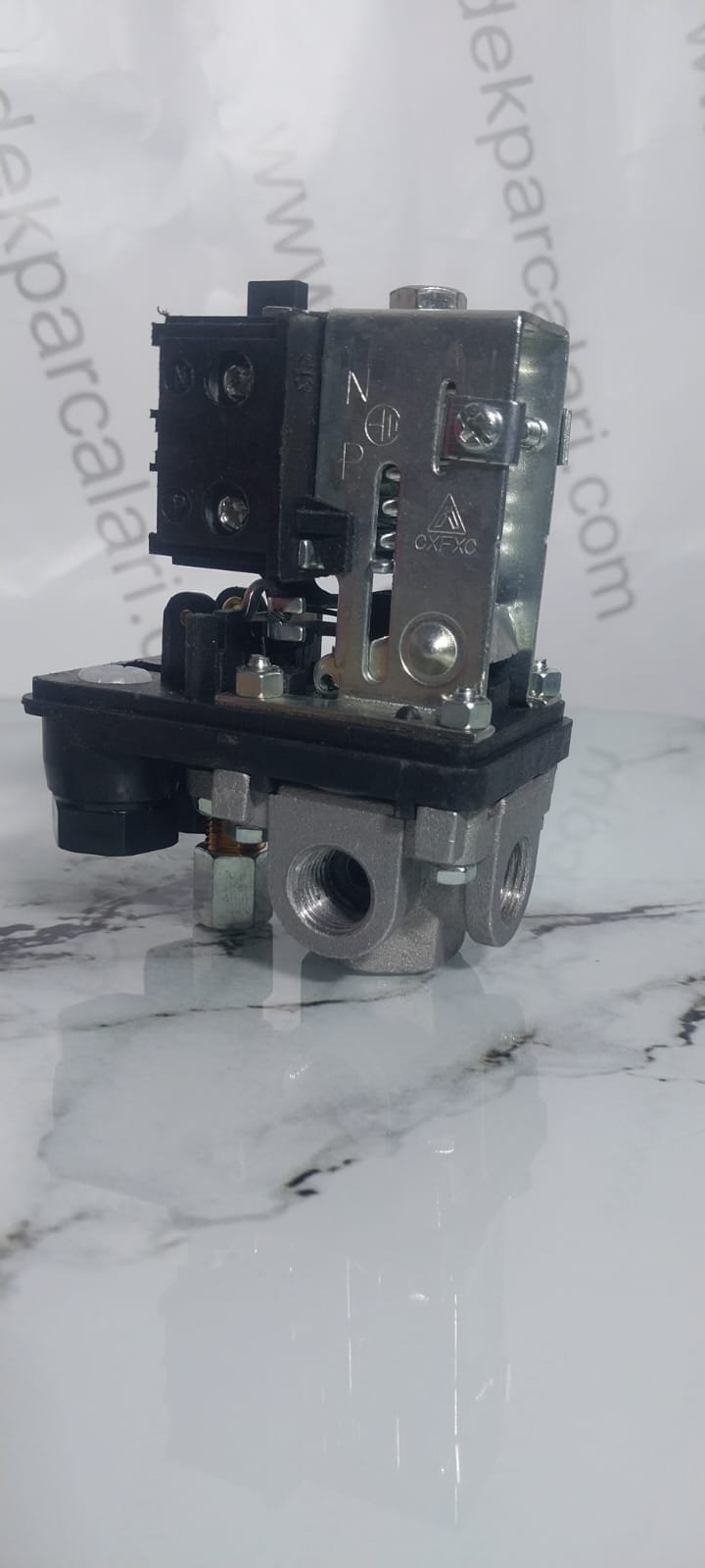 KIRMIZI BUTONLU BASINÇ ŞARTELİ 220V 1\4 GİRİŞ - Görsel 5