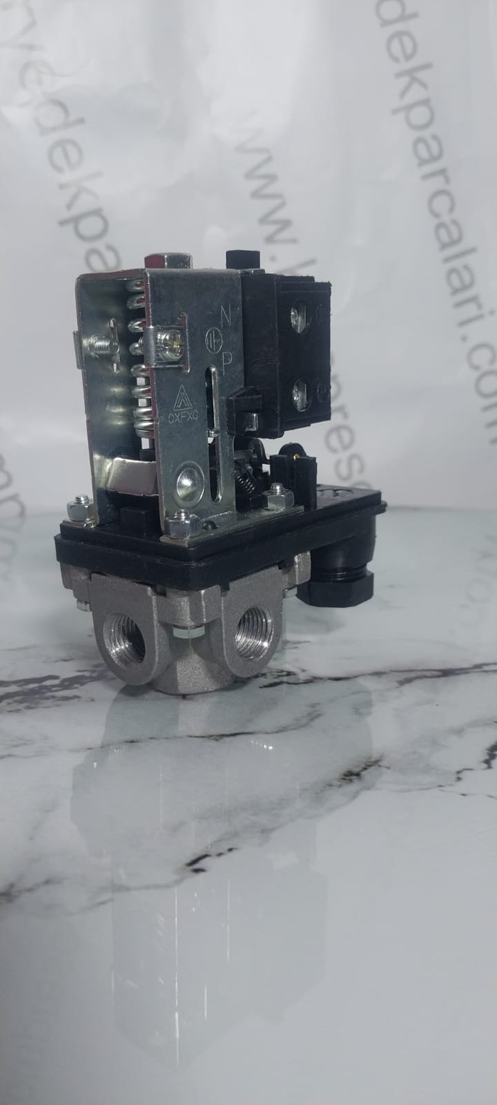 KIRMIZI BUTONLU BASINÇ ŞARTELİ 220V 1\4 GİRİŞ - Görsel 4